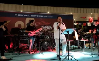 Zafer meşalesi Milli İrade Meydanı’nda yakıldı