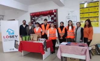 Zekiye Tekin’den lösemili çocuklara ziyaret