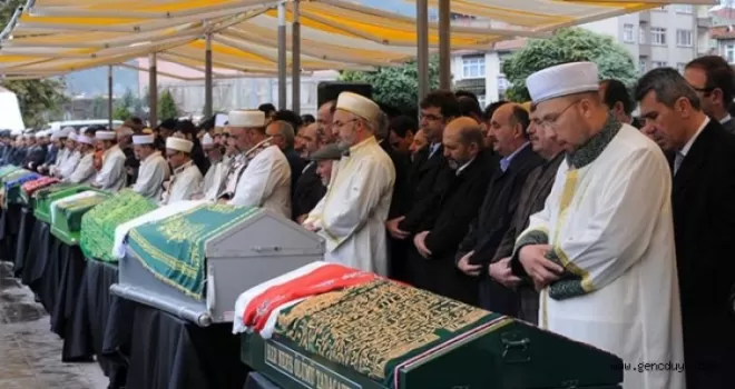 14 tarım işçisi gözyaşları içinde defnedildi