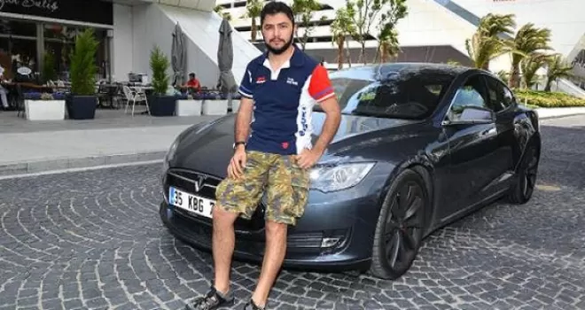 18 TL'lik Şarjla 500 Kilometre Giden Otomobil İzmir Sokaklarında