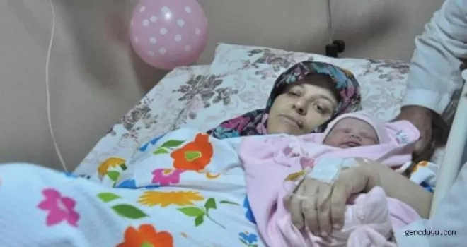 52 yaşında anne oldu