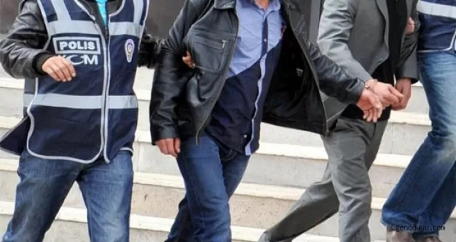 6 polisten 2'si tutuklandı, 4'ü ise adli kontrol şartıyla salıverildi.