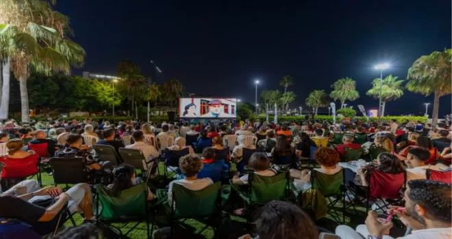 Açık hava sinema keyfi günümüze taşındı