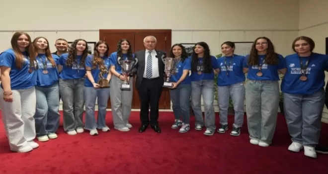 Adana Büyükşehir U18 Kız Basketbol Takımı Türkiye 3’üncüsü