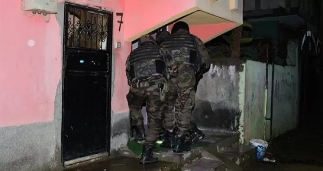Adana'da 15 Şubat öncesi şafak operasyonu 17 gözaltı