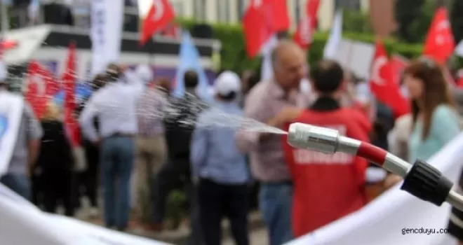 Adana'da Gül Sulu 1 Mayıs Kutlaması