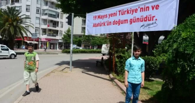 Adana’da ilginç 19 Mayıs pankartı!