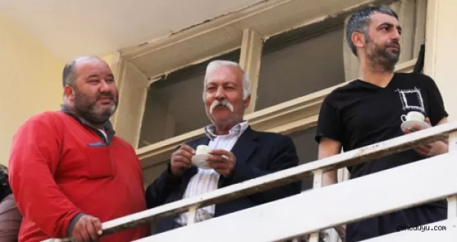 Adana'da, Komşular Operasyonu Kahveyle İzlediler