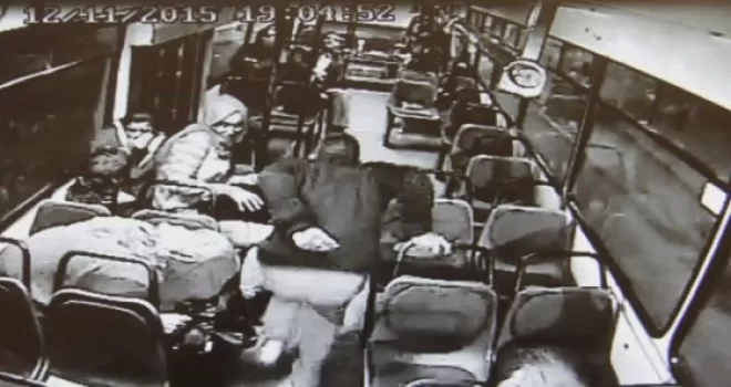Adana'da PKK yandaşları otobüse ateş açıp molotof attı