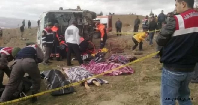 Afyon‘da feci kaza: 8 üniversiteli öldü, 23‘ü yaralı