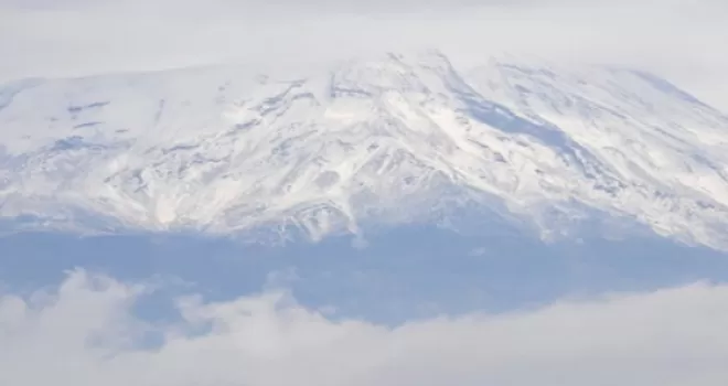 Ağrı Dağı'na yılın ilk karı yağdı