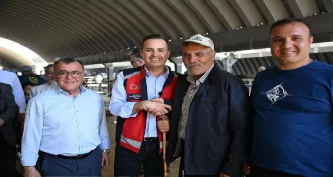 Ahmet Akın’dan hayvan pazarına ziyaret