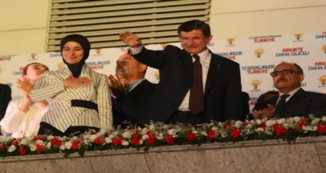 AK Parti'de Seçim Gecesi Balkon Kavgası