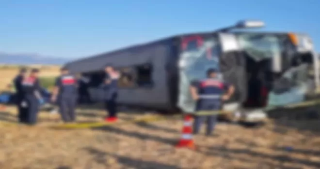 Amasya’da yolcu otobüsü devrildi: 46 yaralı, 2’sinin durumu ağır