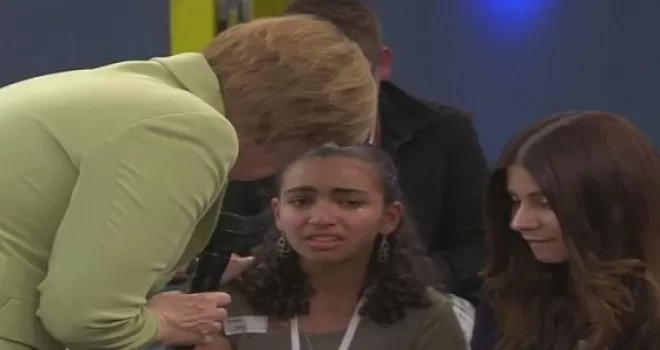 Angela Merkel'in ağlattığı Filistinli kıza oturma izni verildi