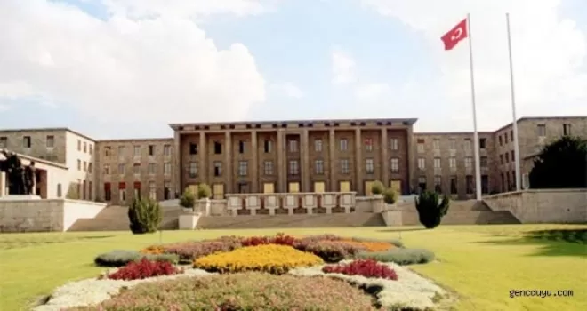 Ankara'da istifalar sürüyor