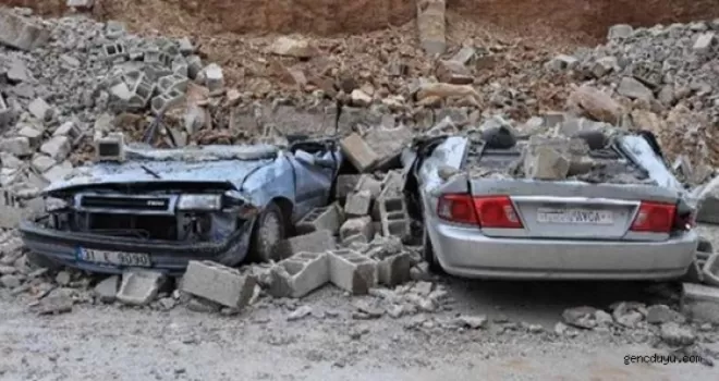 Ankara'da istinat duvarı çöktü