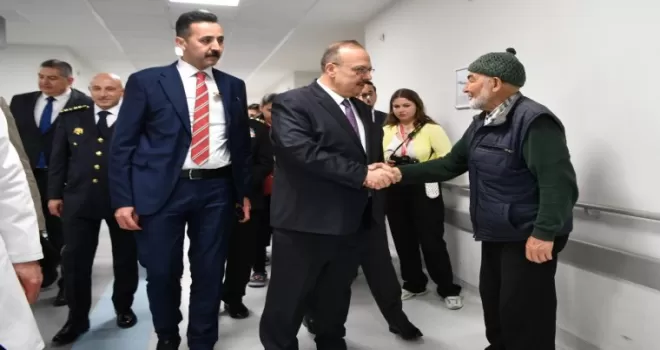 Ankara’da Vali Canbolat’tan bayramda hastane ziyareti