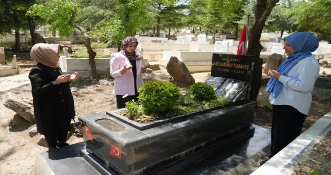 Ankara Keçiören’de Abdurrahim Karakoç’un kabri yenilendi