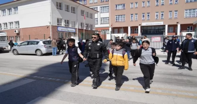 Ankara Keçiören Zabıtası’ndan öğrenci güvenliği mesaisi