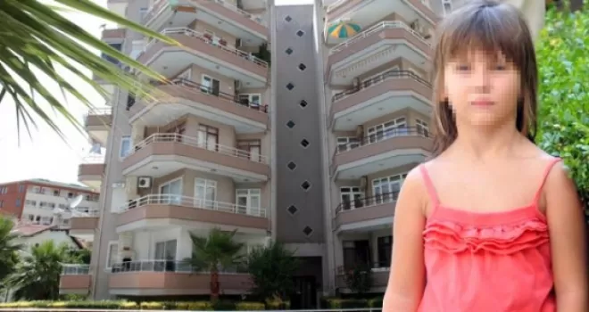 Anne ve Babasının Cesediyle 3 Gün Aynı Evde Kalan Kız Konuştu