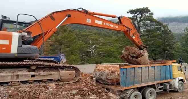 Antalya Büyükşehir’den Alanya’da yol onarımı