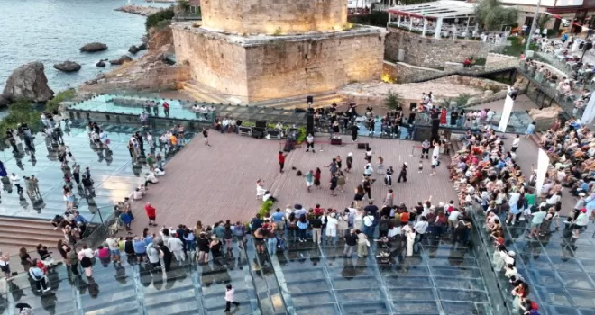 Antalya’da 2 bin yıllık atmosferde sanat ve manzara buluştu