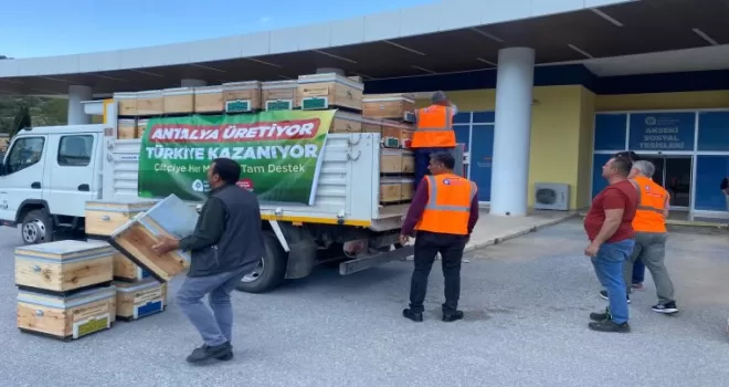 Antalya’da arı kovanı destekleri devam ediyor