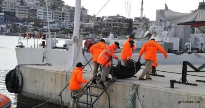 Antalya'da denizdeki cesedi turistler farketti