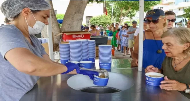 Antalya’da geleneksel aşure ikramları devam ediyor