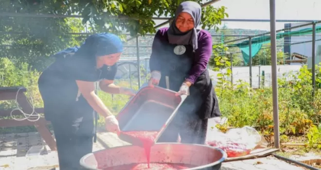 Antalya’da kışlık ürünler raflarda yerini aldı