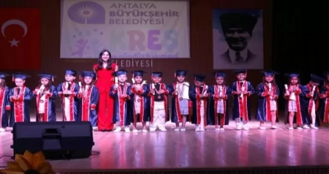 Antalya’da Kumlucalı miniklerden mezuniyet kutlaması 