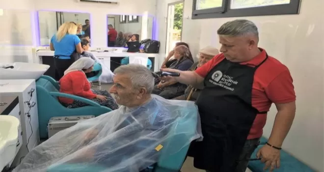 Antalya’da mobil kuaför hayat kolaylaştırıyor