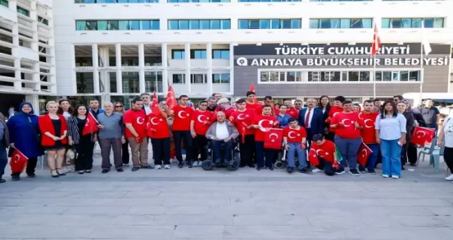 Antalya’da özel bireyler bir günlüğüne asker oldu