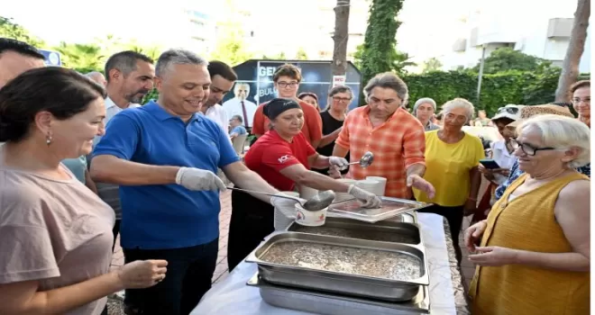 Antalya Muratpaşa’da aşure ikramı