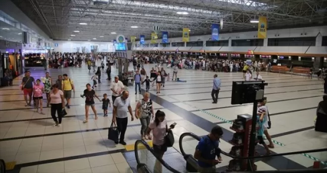 Antalya'ya hava yoluyla gelen turist sayısında rekor