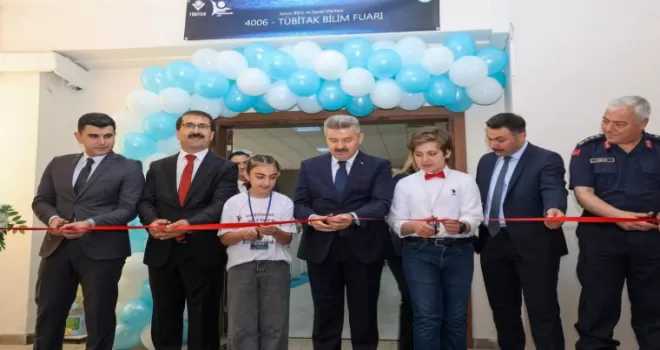 Artvin’de TÜBİTAK 4006 Bilim Fuarı açıldı