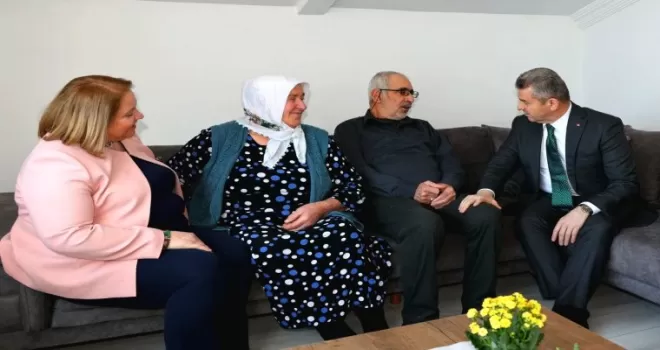 Artvin Valisi Ergün’den evlilikte 50’nci yılını kutlayan çifte ziyaret