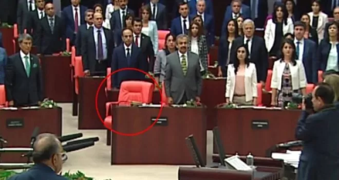 Atatürk'e Saygı Duruşunda Demirtaş Yoktu