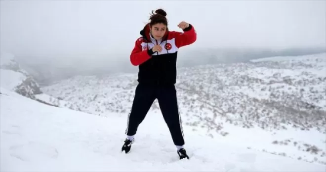 Avrupa şampiyonu kick boksçu Nemrut Dağı'nda çalışıyor