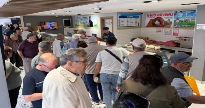 Aydın’da Halk Ege Et’te bayram indirimi yoğun ilgi gördü