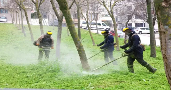 Baharla birlikte Osmangazi’de ot temizliği başladı