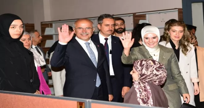 Bakan Göktaş’tan Malatya Şehir Kütüphanesi’ne tam not