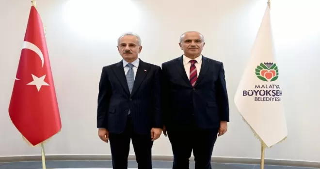 Bakan Uraloğlu’ndan Malatya’da Şehir Kütüphanesi’ne ziyaret