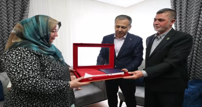 Bakan Yerlikaya’dan Konya’da şehit ailesine ziyaret