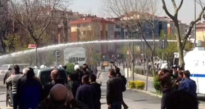 Bakırköy'deki Kalabalığa Polisten 'Grup Yorum' Müdahalesi