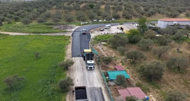 Balıkesir’de yol çalışmalarına devam ediyor