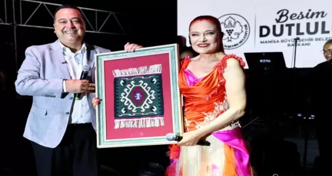 Balkanlardan Anadolu’ya Kültür Şenliği’nde Candan Erçetin coşkusu