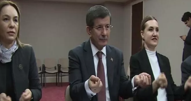 Başbakan Davutoğlu, işaret dili dersinde