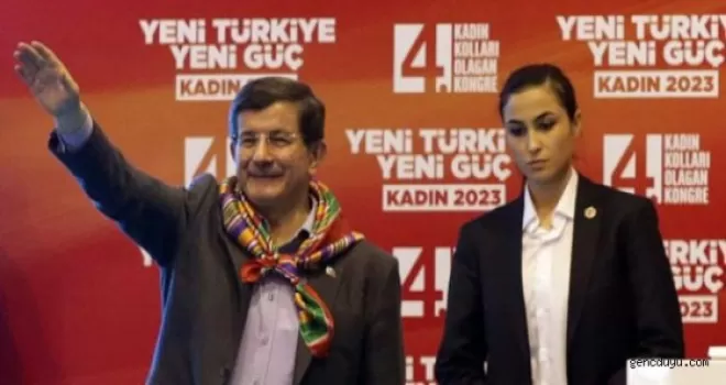 Başbakan Davutoğlu‘nu Antalya‘da kadınlar korudu